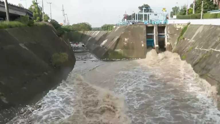 Érick Lazcano, reportero de N+, comenta en Despierta que bajaron los niveles del agua después de las fuertes lluvias que se registraron en Naucalpan, Estado de México