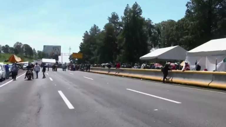 Miles de automovilistas han resultado afectados por el bloqueo en la autopista México-Puebla. Algunos turistas que venían de Puebla a la CDMX han perdido sus vuelos