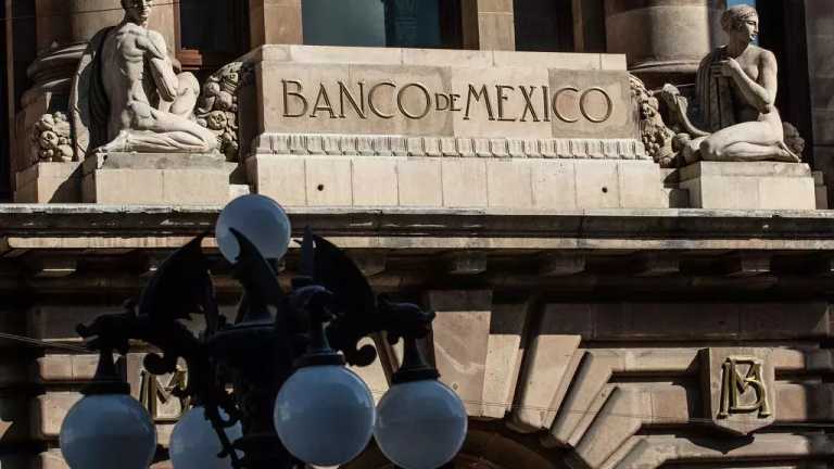 La Junta de Gobierno del Banco de México decidió por mayoría reducir en 25 puntos base su tasa de interés de referencia, a un nivel de 10.75 por ciento