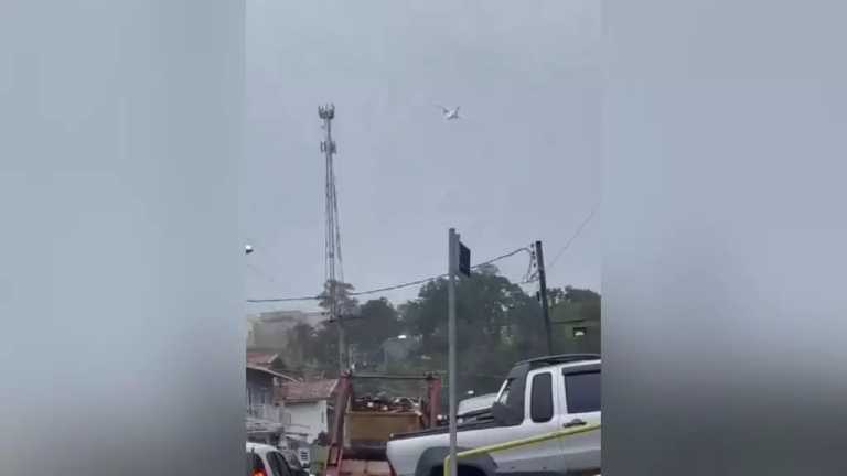 Un avión de pasajeros se estrelló en la ciudad de Vinhedo, en Sao Paulo, Brasil. La aeronave tenía capacidad para 68 personas. Se desconoce cuántas personas iban a bordo