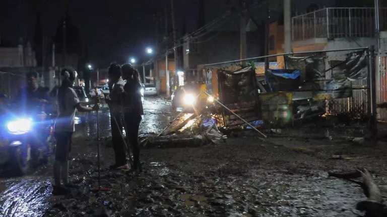 Las inundaciones en partes de Chalco se han convertido en un desastre sanitario y aunque autoridades han desplegado un operativo en la zona, no se ha podido resolver la emergencia