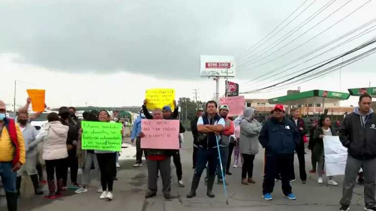 Habitantes de Chalco, Estado de México, bloquean la carretera Chalco-Cuautla, para exigir ayuda de las autoridades a 18 días de las inundaciones