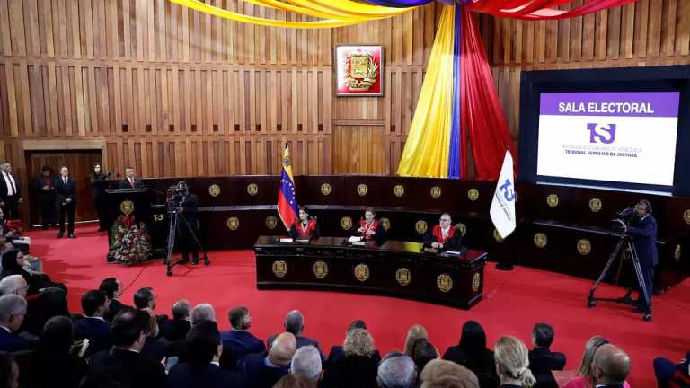 El Tribunal Supremo de Justicia de Venezuela validó la reelección del presidente Nicolás Maduro para un tercer mandato de seis años, a pesar de las denuncias de fraude de la oposición