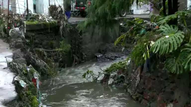 En Chalco les llovió sobre mojado. Hay afectaciones en el poblado de San Mateo Miraflores por el desbordamiento del río Tezoquiapan y el canal de la Compañía