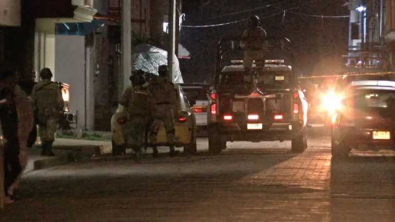 Policías intervinieron en la pelea entre dos mujeres en Amozoc, Puebla. Sin embargo, todo se salió de control cuando el padre de una de ellas intervino.