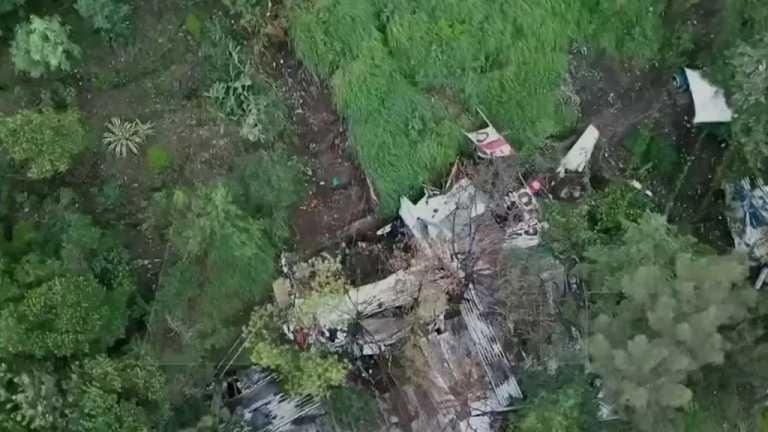 Un nuevo deslizamiento de ladera provocó que un bombero cayera de más de 30 metros de altura en San Francisco Chimalpa en Naucalpan, Edomex