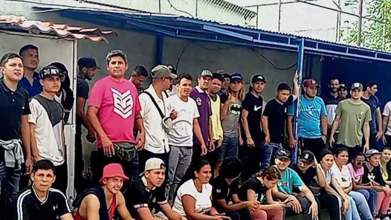 Así fue como 60 migrantes fueron retenidos por agentes del Instituto Nacional de Migración luego de irrumpir en sus viviendas en Iztapalapa