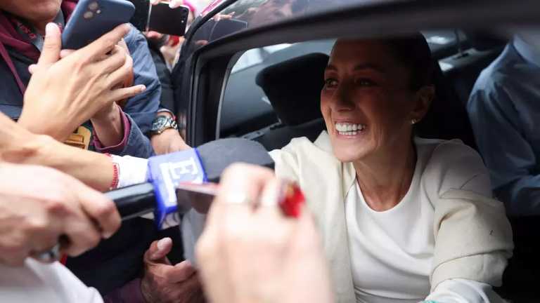 Claudia Sheinbaum salió la mañana de este martes, 1 de octubre de 2024, de su casa en la alcaldía Tlalpan rumbo a la Cámara de Diputados, donde tomará posesión como presidenta de México