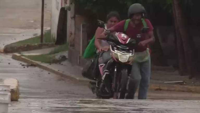 Manuel Alberto Maza Sánchez, coordinador de PC y Gestión de Riesgos de Oaxaca, informa que la situación es complicada por la formación de la tormenta tropical Kristy