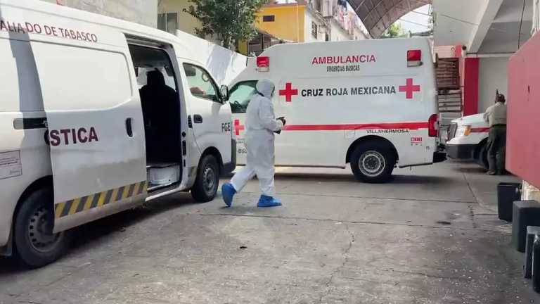 Una bebé recién nacida fue encontrada en el parque de un fraccionamiento en Villahermosa y rescatada por elementos de la Cruz Roja quienes le brindaron atención médica.