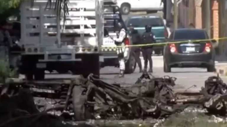 La mañana del pasado jueves, habitantes de Acámbaro despertaron conmocionados tras enterarse de la explosión de un vehículo afuera de las instalaciones de Seguridad Pública Municipal.