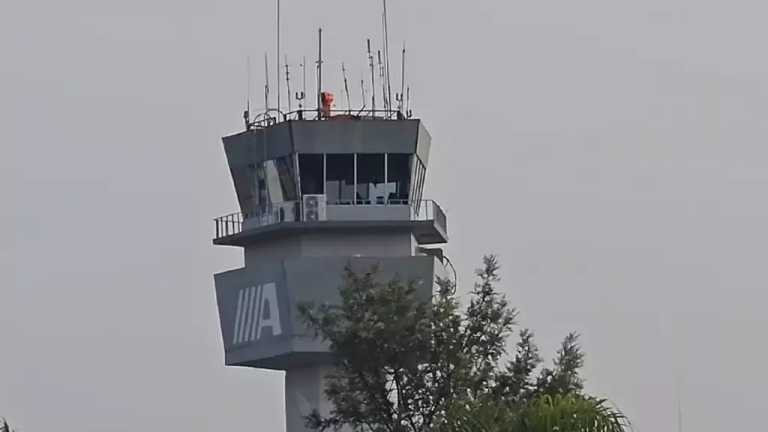 Debido a la intensa actividad del volcán Popocatépetl se suspendieron vuelos en el Aeropuerto Internacional de Puebla.