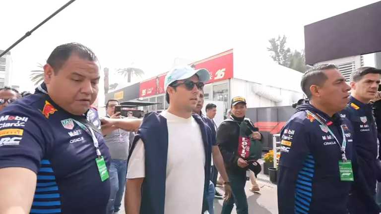 El piloto mexicano Sergio 'Checo' Pérez llegó al Autódromo Hermanos Rodríguez en la CDMX para participar en las prácticas libres del GP de México de la Fórmula 1