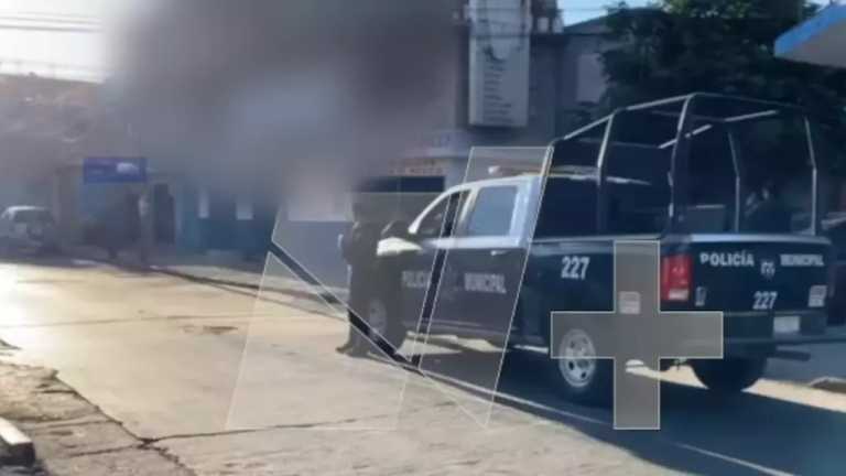 Vecinos de la Colonia San Agustín, en León, reportaron dos cuerpos colgando al exterior de la vivienda, al llegar la Policía, checaron que eran adornos de Halloween.