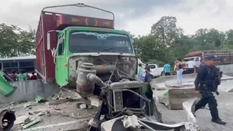 Aumentó el número de lesionados, en el accidente registrado entre un tractocamión y un autobús de pasajeros en la carretera federal 185 Texistepec -Jáltipan, en la zona sur de Veracruz.