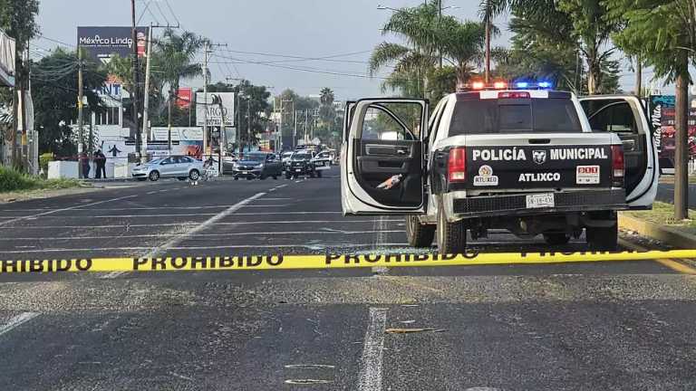 Una mujer y un hombre, fallecieron en el cumplimiento de su deber cuando acudieron al reporte de balacera en el Hospital General Río Arronte de Atlixco.