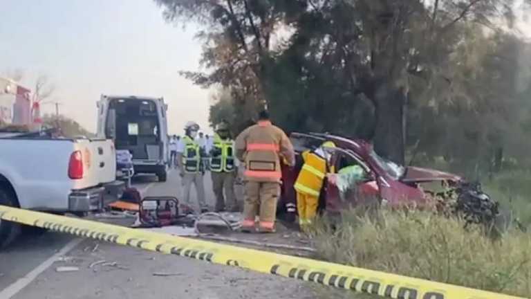 El hecho dejó varios lesionados, entre ellos, madre e hija quienes viajaban a bordo de su camioneta que se impactó contra un pino en la carretera Victoria-Monterrey.