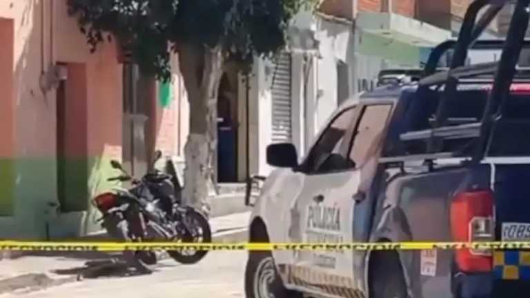 Una mujer que se encontraba al interior de una tortillería en la zona centro de Tarimoro, fue asesinada a balazos, alertando a comerciantes de la zona.