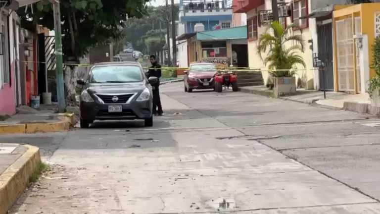 Elementos de la Policía Estatal dispararon contra un hombre de 70 años de edad armado con un cuchillo, que perseguía a una mujer en Río Medio, Veracruz.