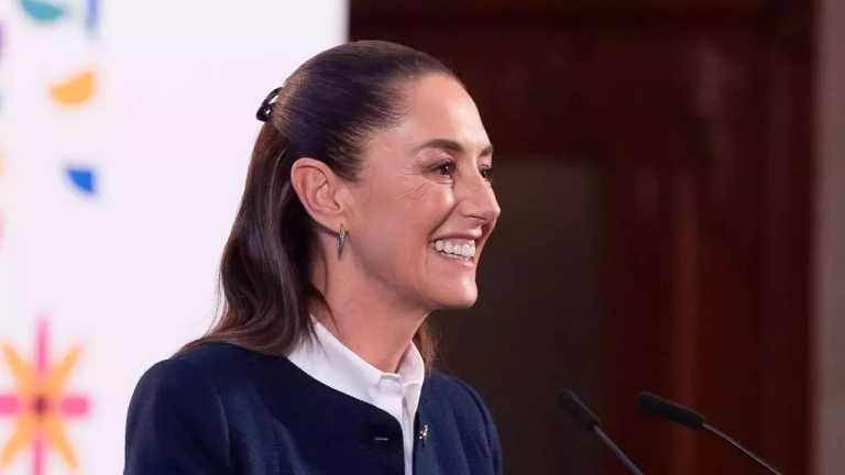 La presidenta Claudia Sheinbaum habló de la llamada que sostuvo con el presidente electo de EUA, Donald Trump. “Me dijo see you soon, o sea nos vemos pronto y le dije sí, nos vemos pronto”, compartió