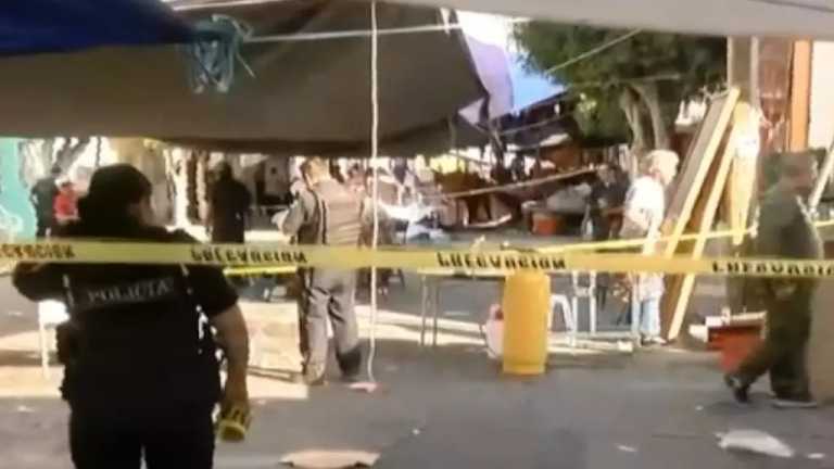 En pleno tianguis en San Juan Bosco, en León, hombres armados asesinaron a balazos a una persona entre los puestos. Hay una menor lesionada.