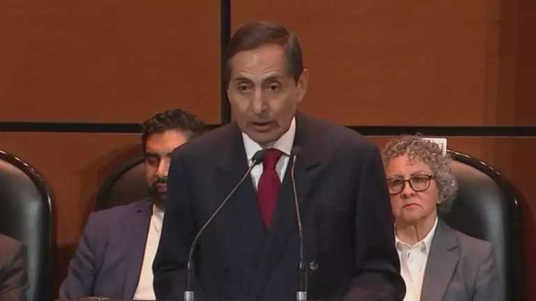 Rogelio Ramírez De La O, secretario de Hacienda, hace entrega del paquete económico del 2025 que consta de tres conceptos; ley de ingresos para el ejercicio fiscal, presupuesto de egresos de la federación y de criterios generales de política económica