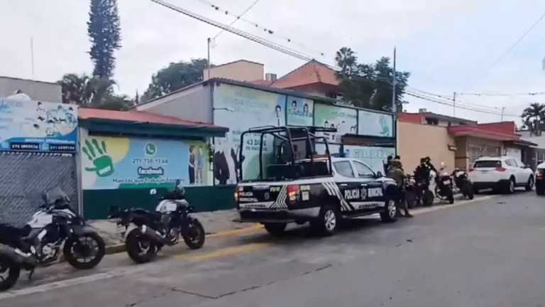 Un hombre que se encontraba pintando una cisterna en una guardería de Córdoba, se intoxicó al hacer uso de algunos solventes, perdió el conocimiento y cayó dentro.