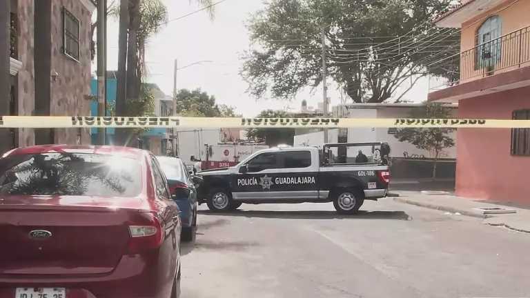 El trabajador de una empresa de gas acudió a la colonia San Joaquín a surtir un tanque, los frenos del camión fallaron y el vehículo terminó atropellando al repartidor