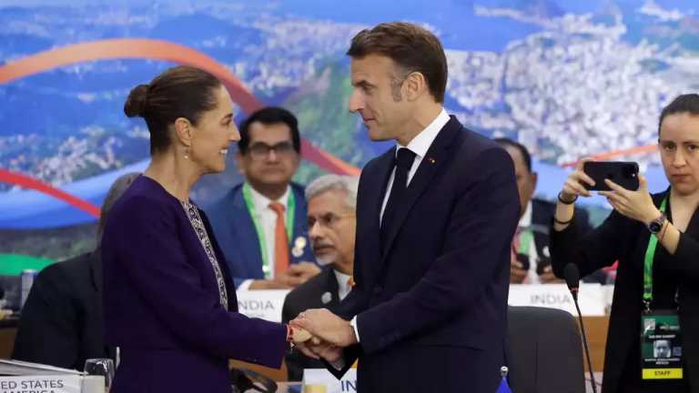 En el marco de la cumbre del g20 en Río de Janeiro, Brasil, la presidenta Claudia Sheinbaum, también conversó con su homólogo de Francia, Emmanuel Macron, ambos mandatarios sostuvieron una reunión bilateral