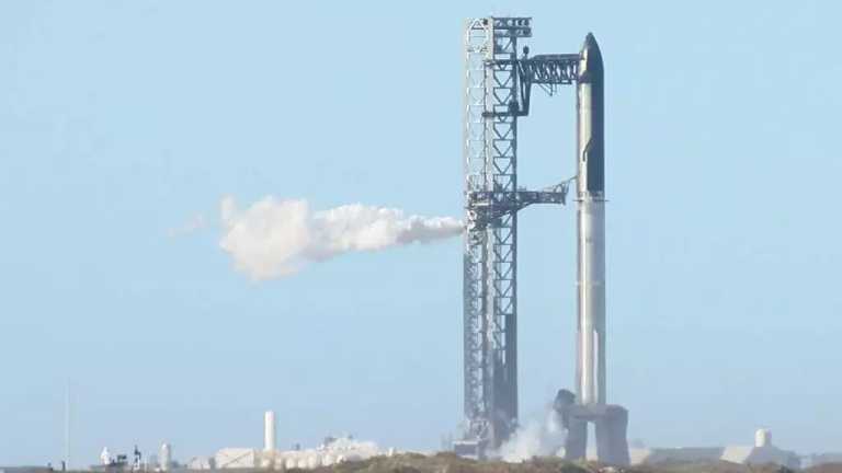 Se llevó a cabo el sexto lanzamiento de prueba del cohete Starship de SpaceX en Starbase ubicada en Texas. Familias enteras se reunieron en la zona para presenciar el espectacular evento.