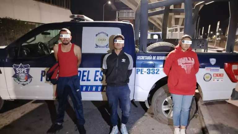 Tres personas fueron detenidas después de que una mujer alertó a la policía sobre la privación ilegal de la libertad de su hijo, quien acudió a una oferta laboral por redes sociales, pero no regresó