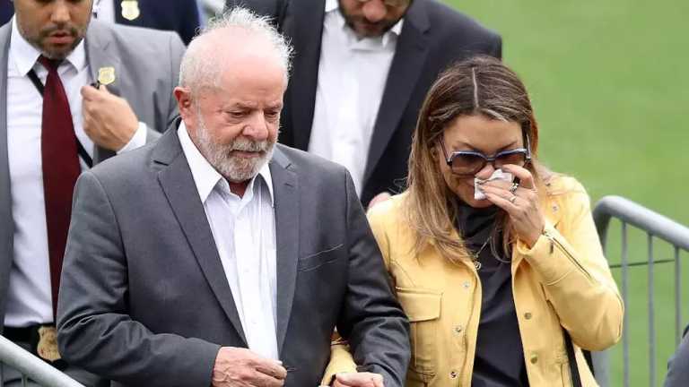 Tras la muerte de Pelé, el 29 de diciembre de 2022, miles de personas se han congregado para dar el último adiós al “Rey del Fútbol”. El presidente Lula Da Silva encabezó estas muestras de afecto