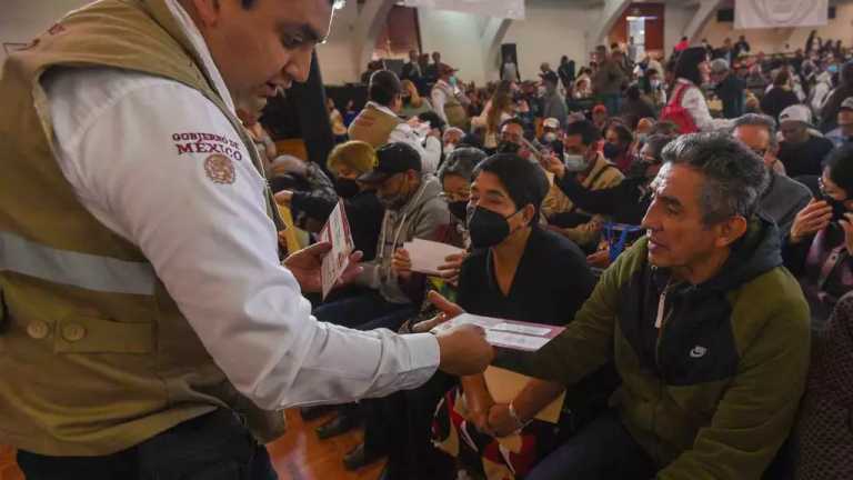 Las personas que cumplan 65 años o más entre mayo y junio podrán registrarse a la Pensión del Bienestar de manera presencial en los diferentes módulos en la CDMX