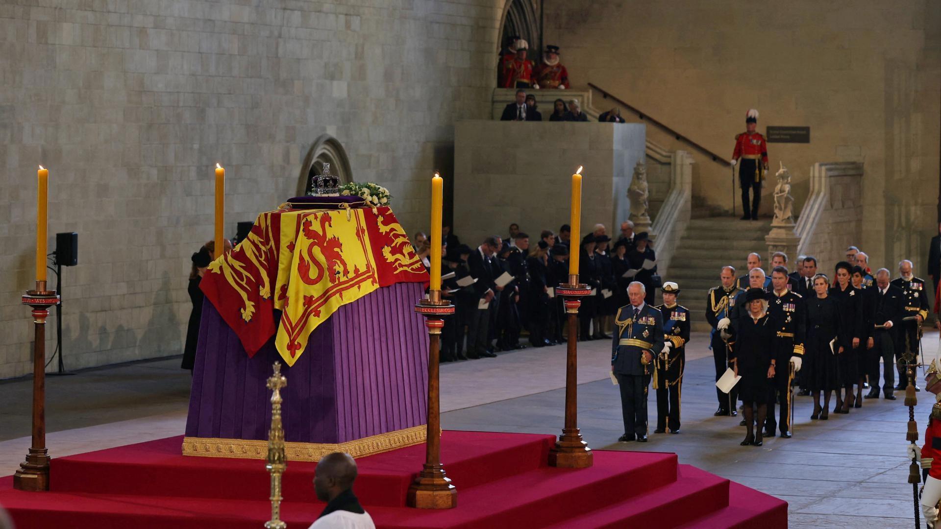 Restos de la reina Isabel II llegan al Palacio de Westminster