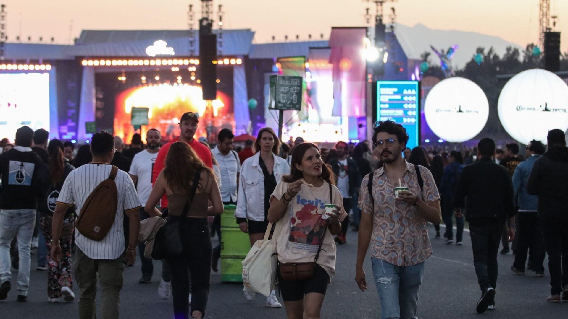 Celulares y Conciertos: Así Influye la Tecnología en Público de Festivales de Música en México