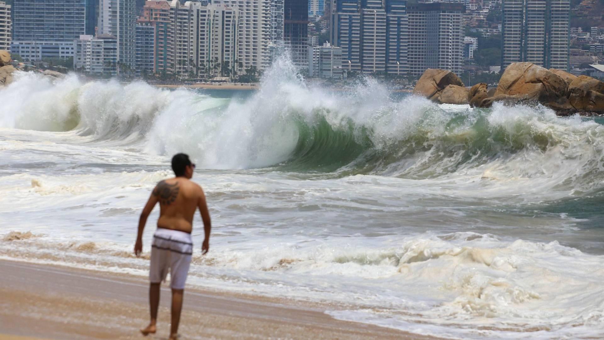 ¿Qué Es Mar de Fondo y Qué Tan Peligroso Es el Fenómeno que se Espera en Acapulco?