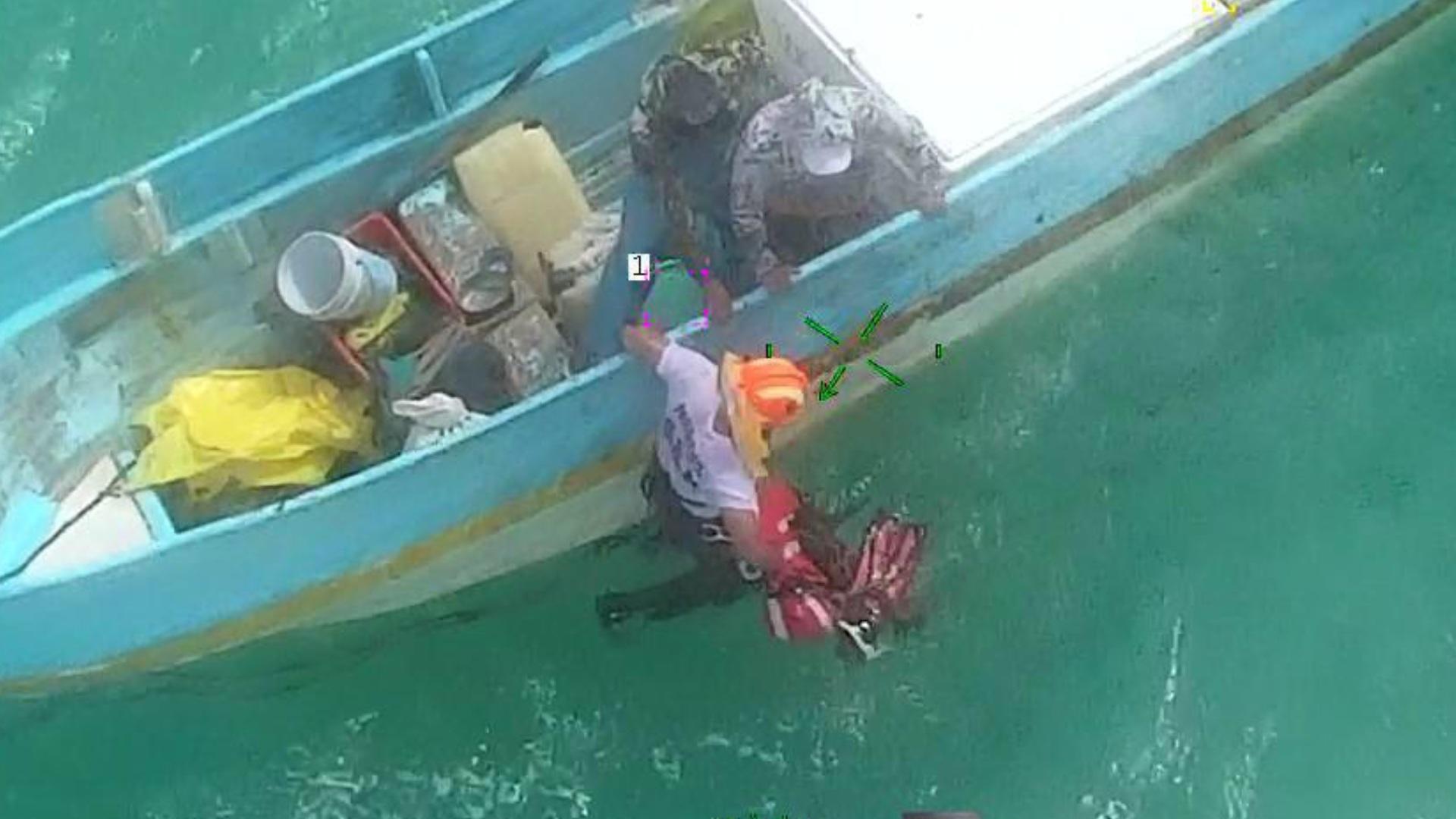 Con Helicóptero y Lancha, Rescatan a Tres Pescadores Perdidos en Yucatán