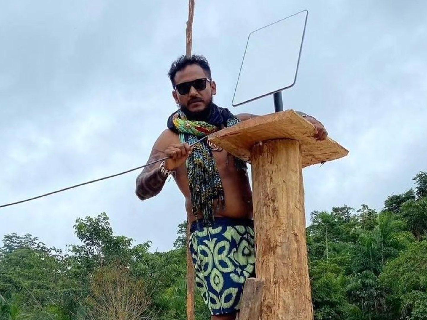 Tribu Remota del Amazonas se Conecta a Internet y se Vuelva Adicta a las Redes