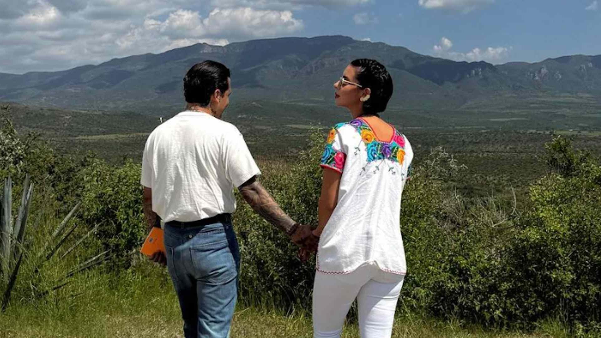 Ángela Aguilar y Nodal en Zacatecas Muestran su Amor en Fotos