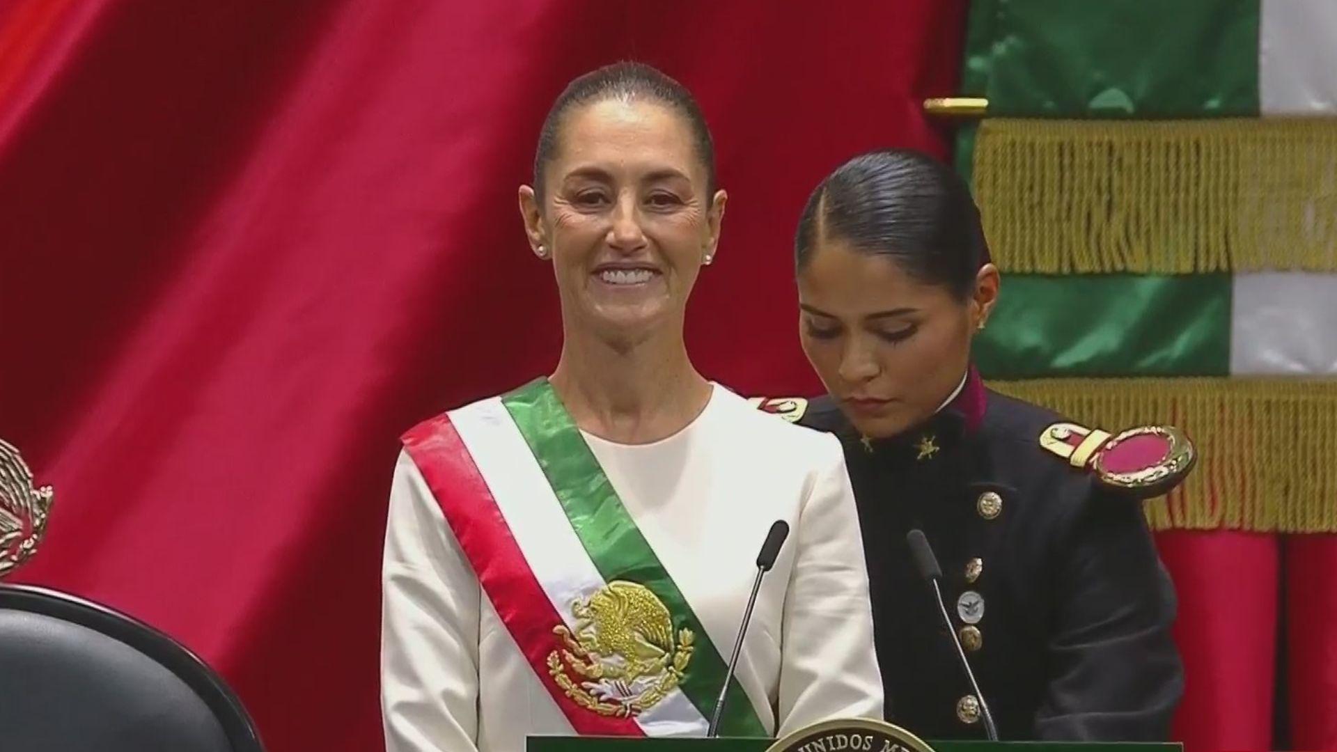 Foto: Ifigenia Martínez y Hernández Entrega Banda Presidencial a Claudia Sheinbaum