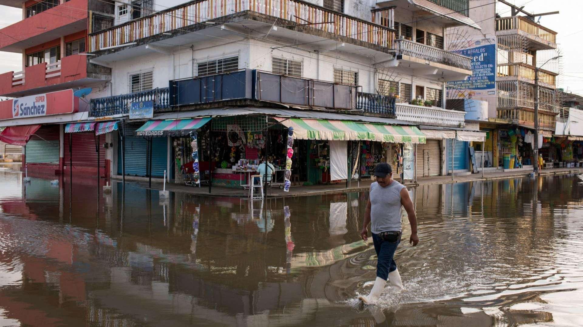 Frente Frío 4 y Ciclón Nadine Provocan Fuertes Lluvias en Xalapa, Veracruz