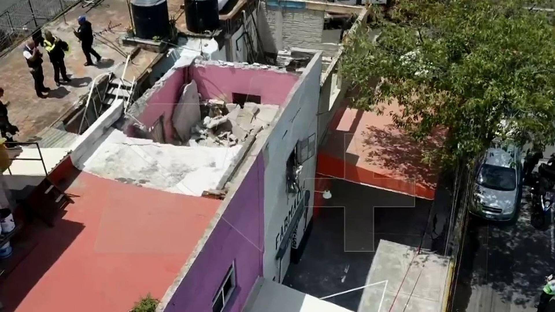 El dron de N+ captó imágenes aéreas del colapso de la losa de una vivienda en la colonia Simón Bolívar, en la alcaldía Venustiano Carranza de la CDMX