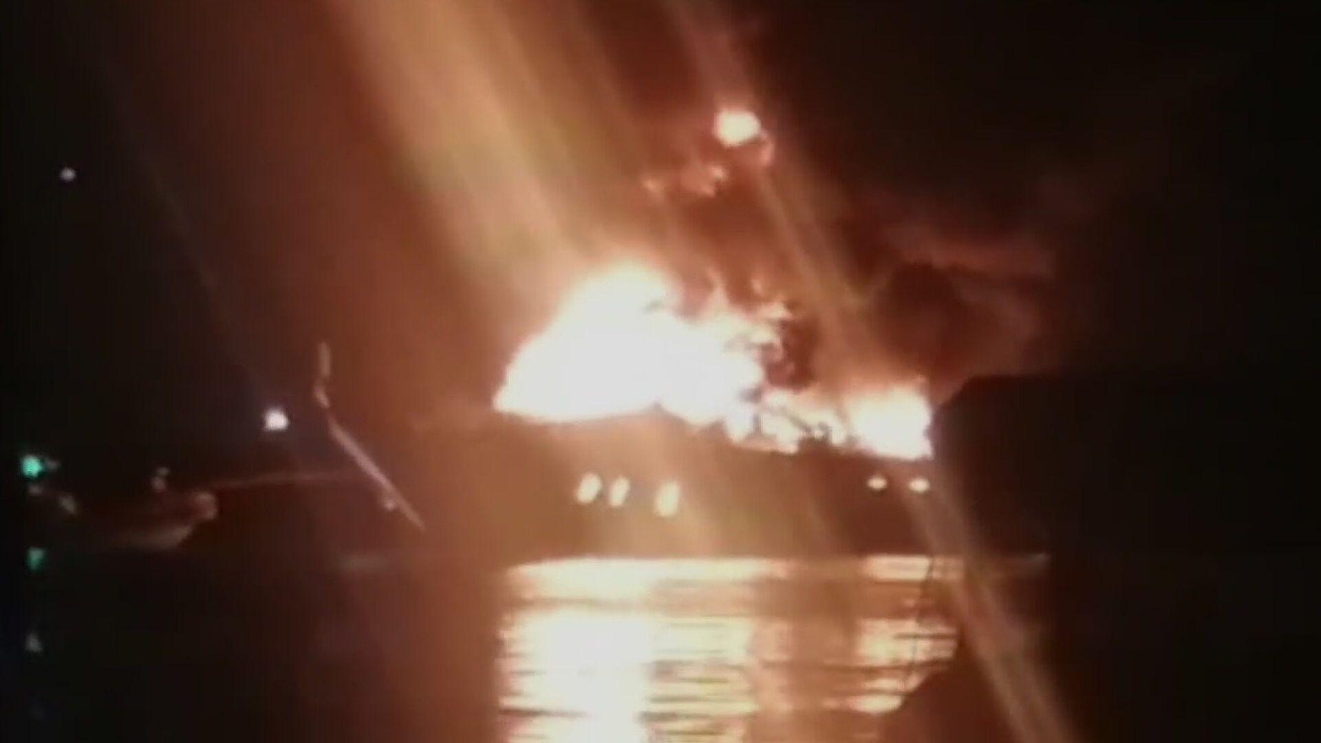 Embarcación Se Incendia en Isla Mujeres