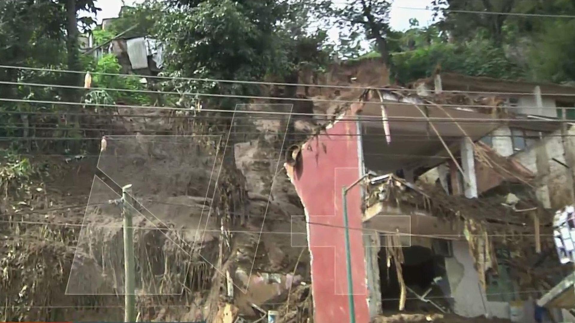 Foto: Derrumbe de Cerro en Xalapa, Veracruz, Deja 3 Muertos