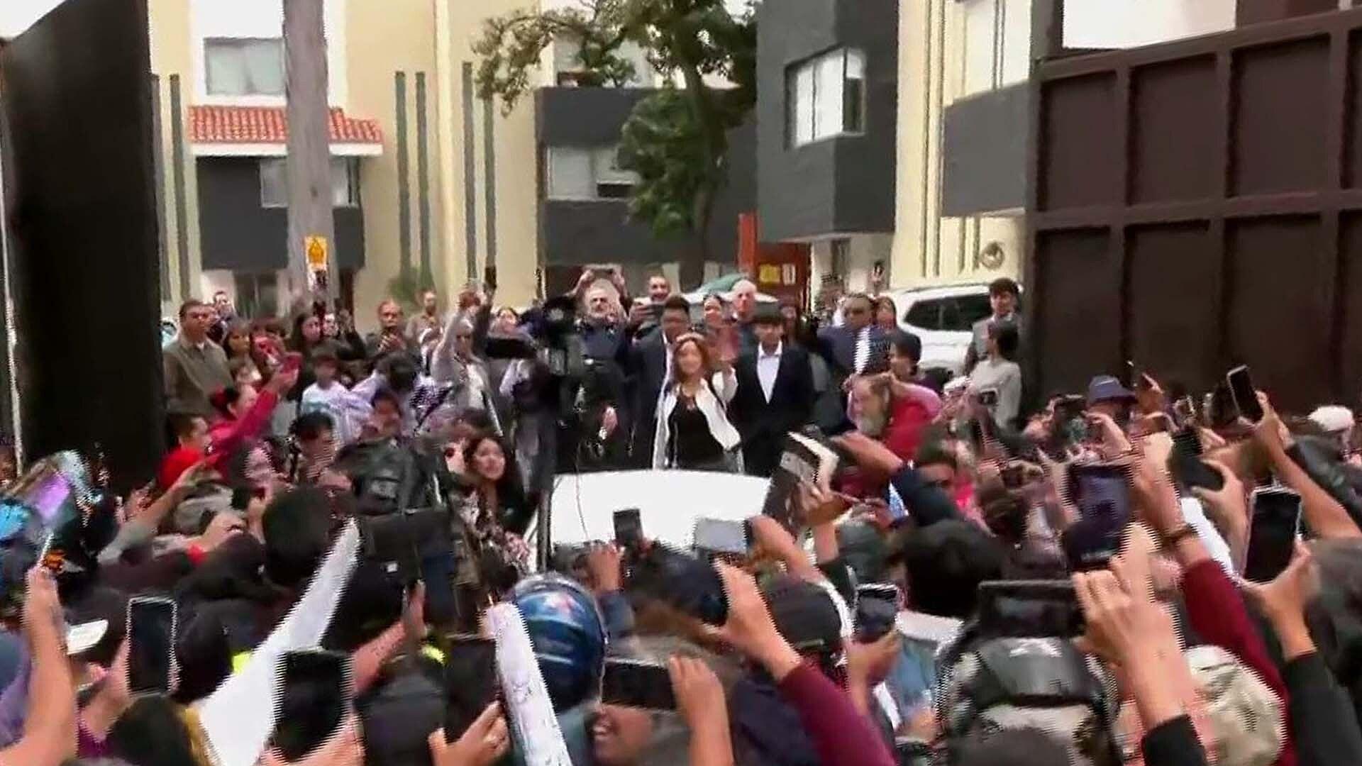 Foto: AMLO Sale de su Casa