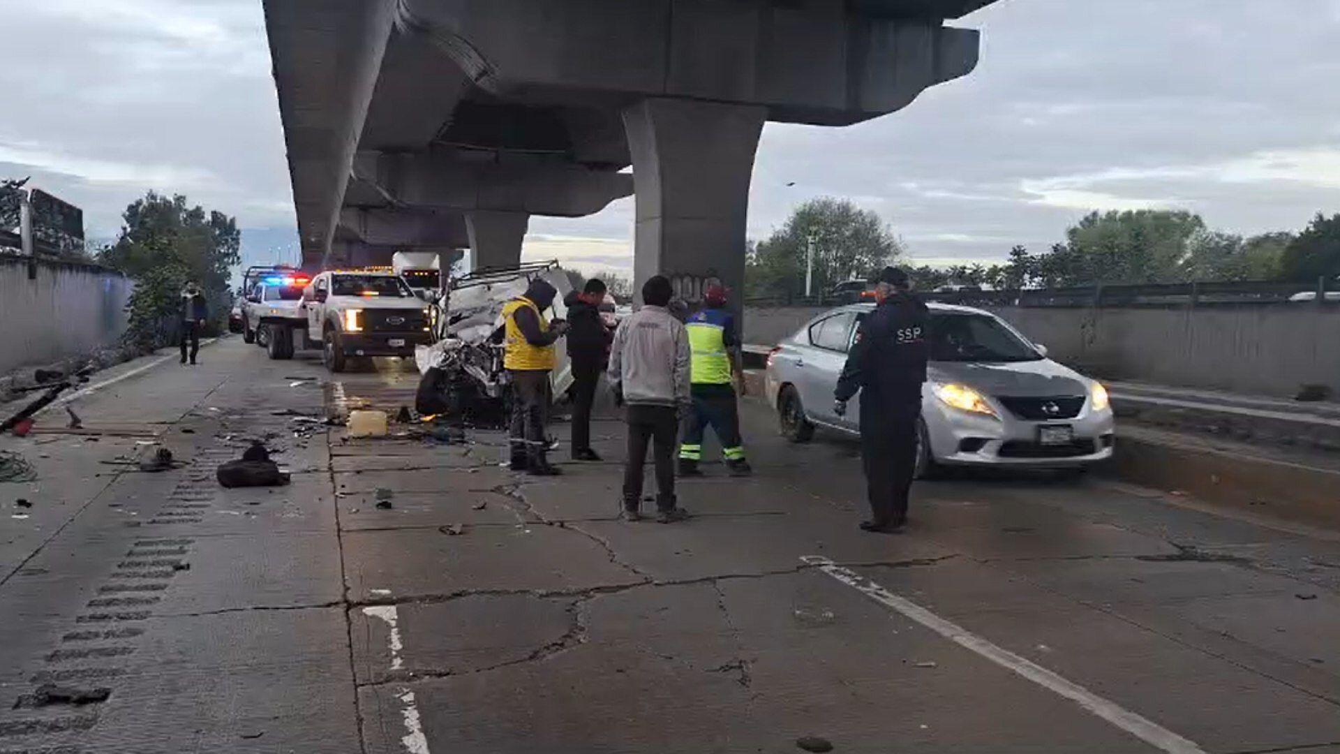 Fuerte Choque entre Dos Camionetas en la Autopista