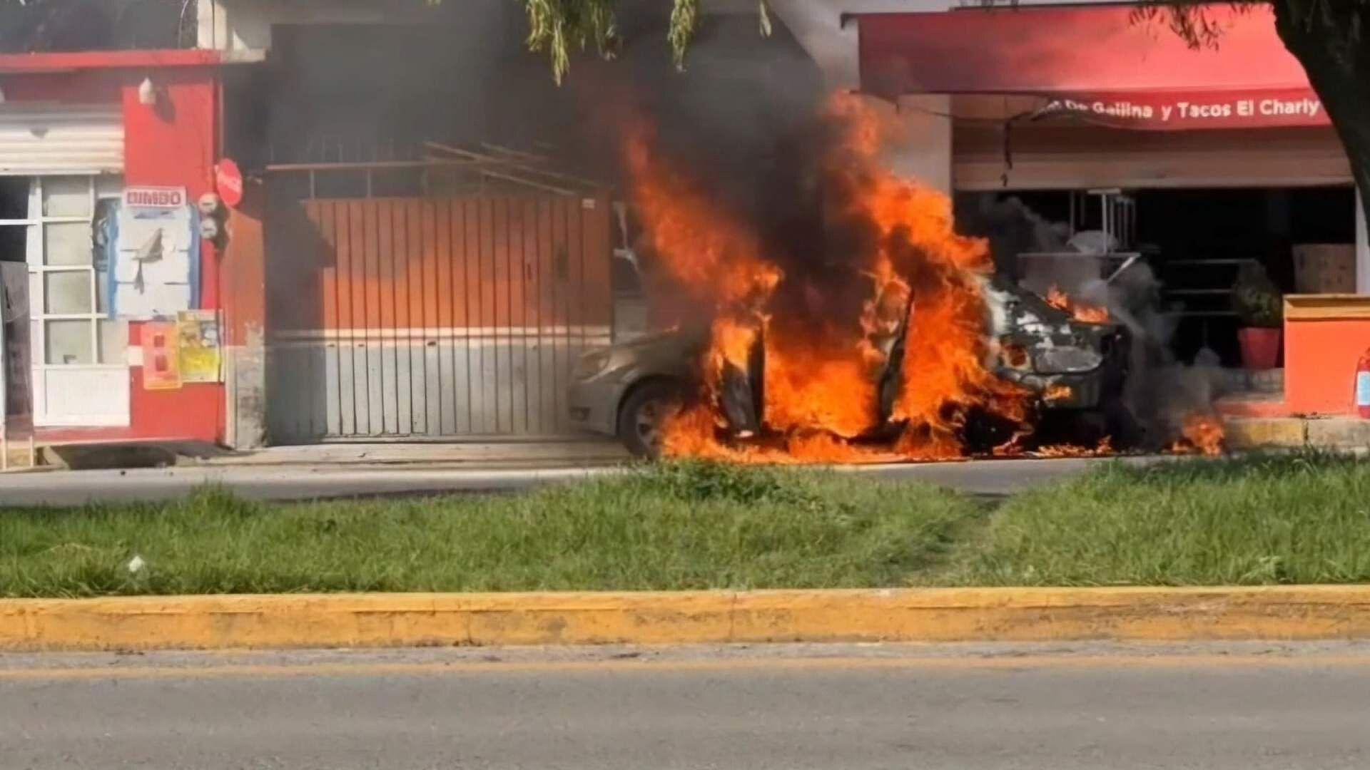 FOTO: Auto Incendiado en Toluca