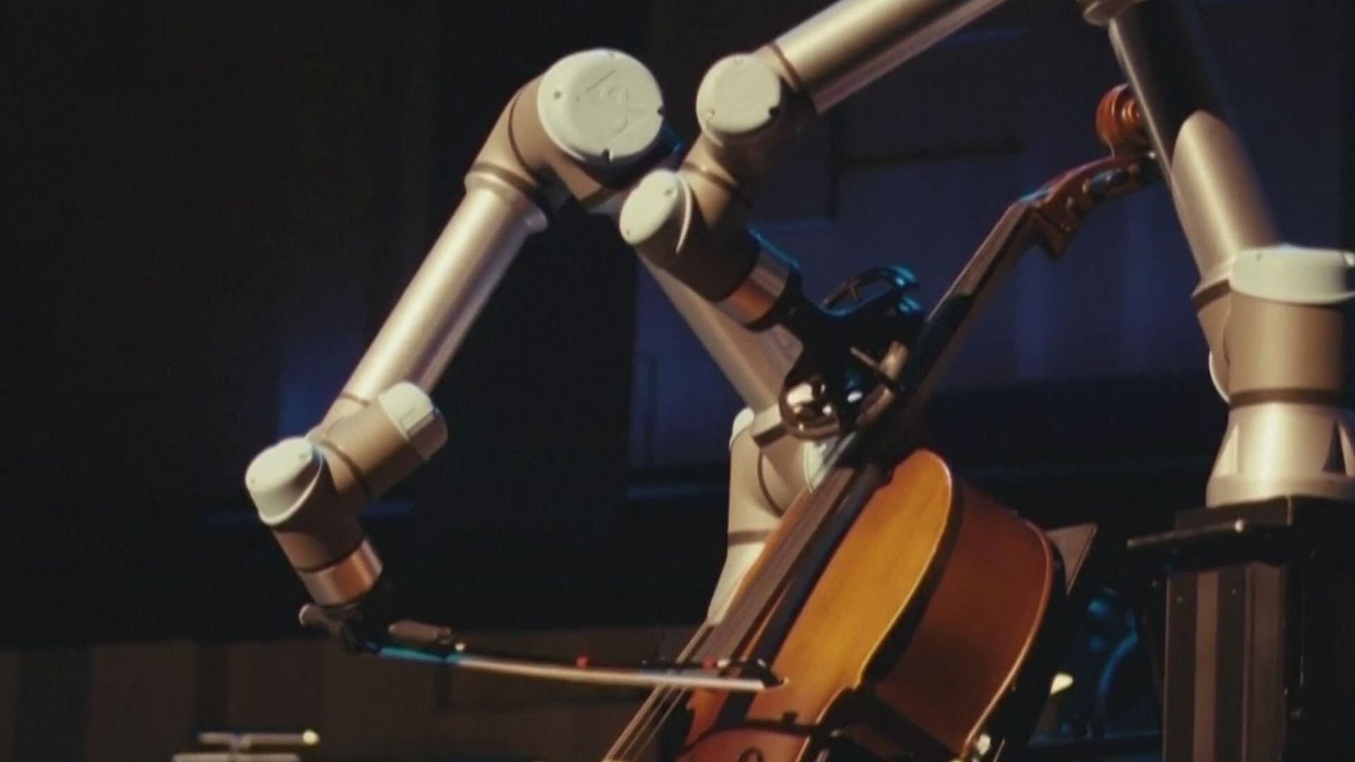 Foto: Robot Toca Violonchelo Junto a Orquesta Sinfónica de Malmö, en Suecia