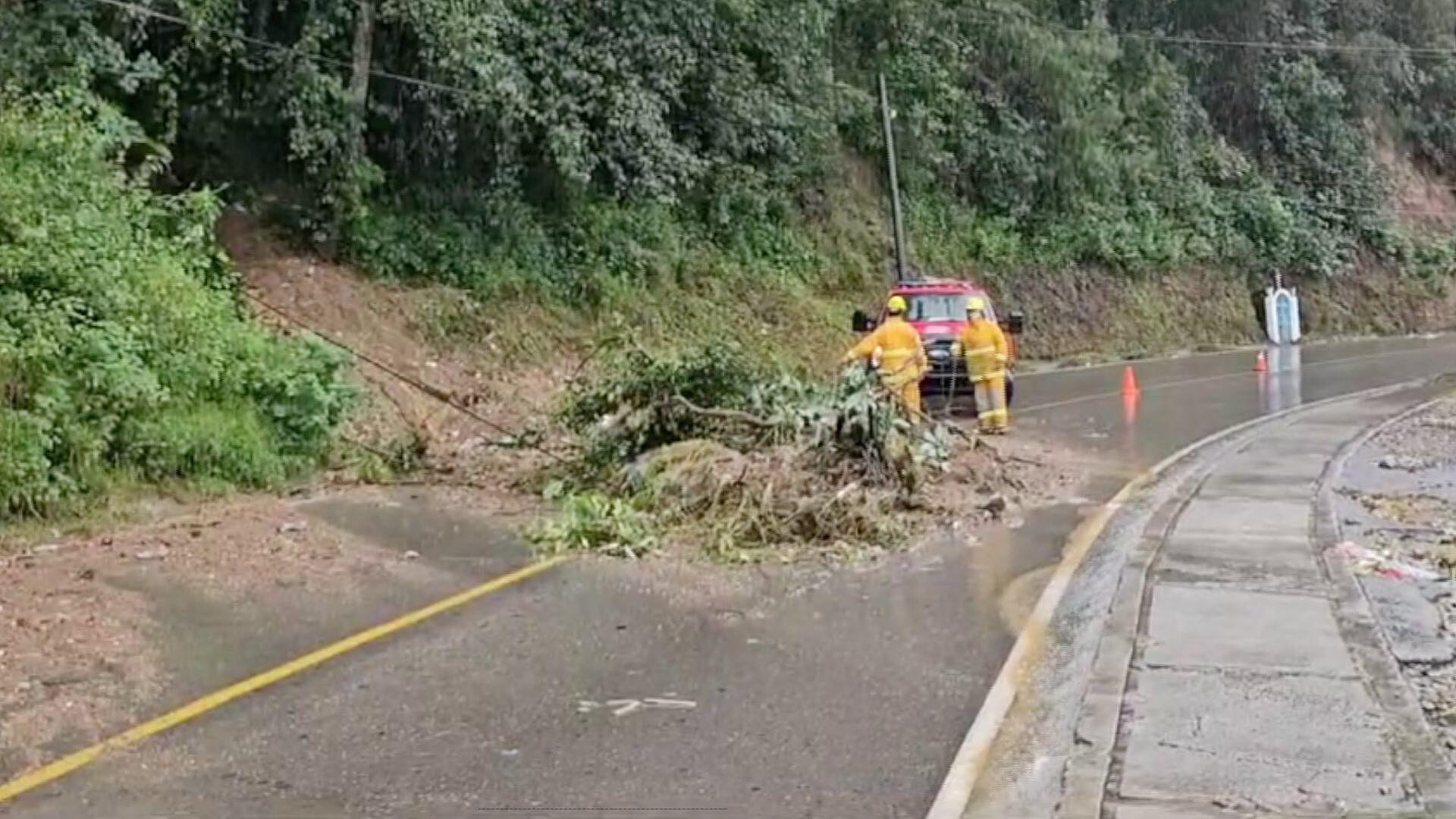 Deslaves Generan Afectaciones Viales en Sierra de Puebla