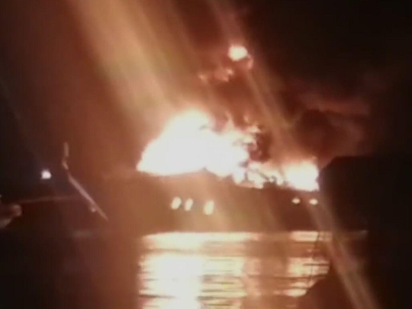 Foto: Embarcación Se Incendia en Isla Mujeres